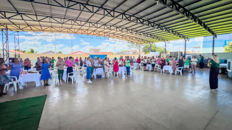 ALMOÇO DIA DAS MÃES | Centro de Convivência